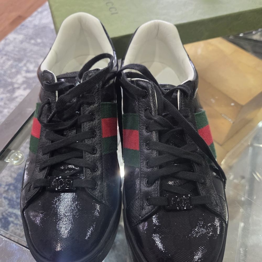Gucci Men's Black Sneakers with Red and Green Stripes